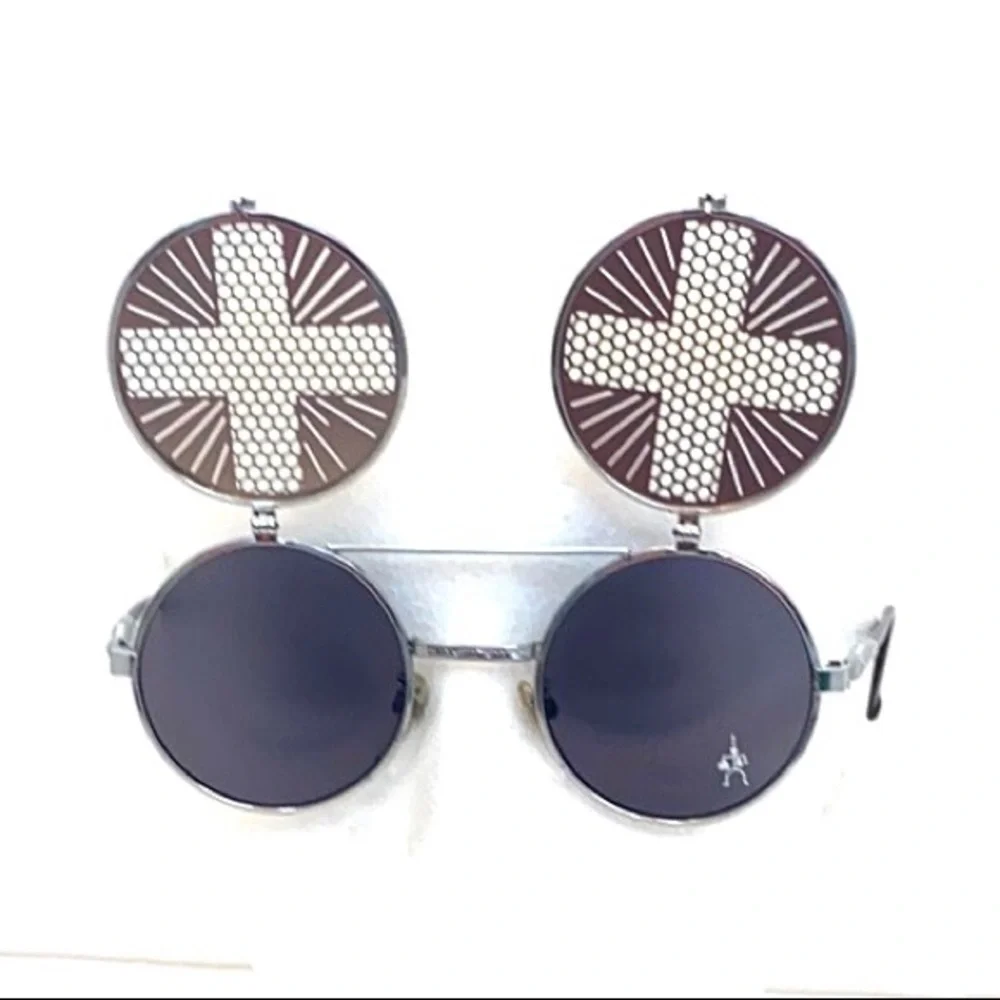 Hi-Tek Designs of London brand hi